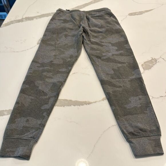 Brooklyn Cloth The jogger. Size Small. Camo print. Drawstring waist. 2 front - Picture 3 of 3